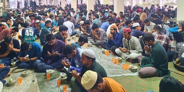 বাকৃবিতে ছাত্রশিবিরের গণ ইফতারে শিক্ষার্থীদের ঢল